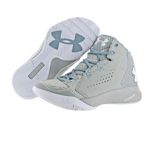 Women’s size 9 basketball shoes